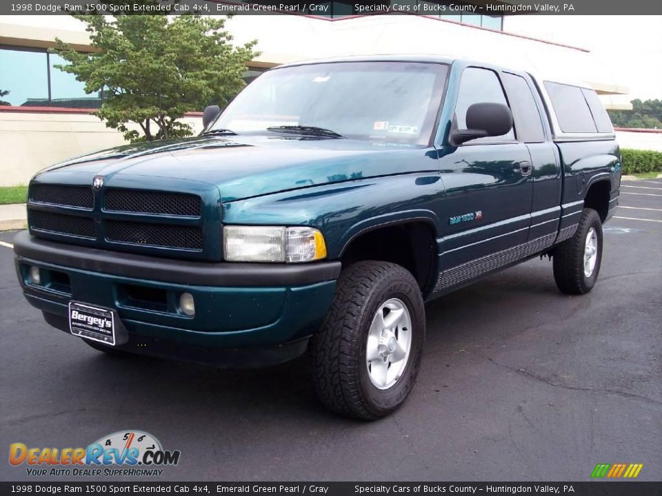 1998 Dodge Ram 1500 Sport Extended Cab 4x4 Emerald Green Pearl / Gray Photo #3