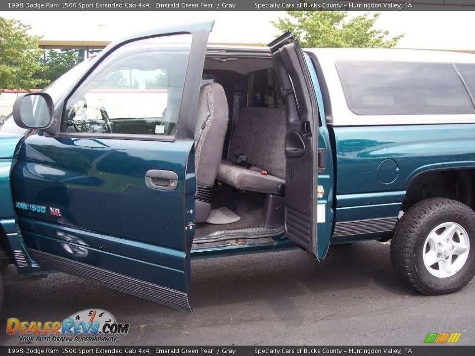 1998 Dodge Ram 1500 Sport Extended Cab 4x4 Emerald Green Pearl / Gray Photo #15