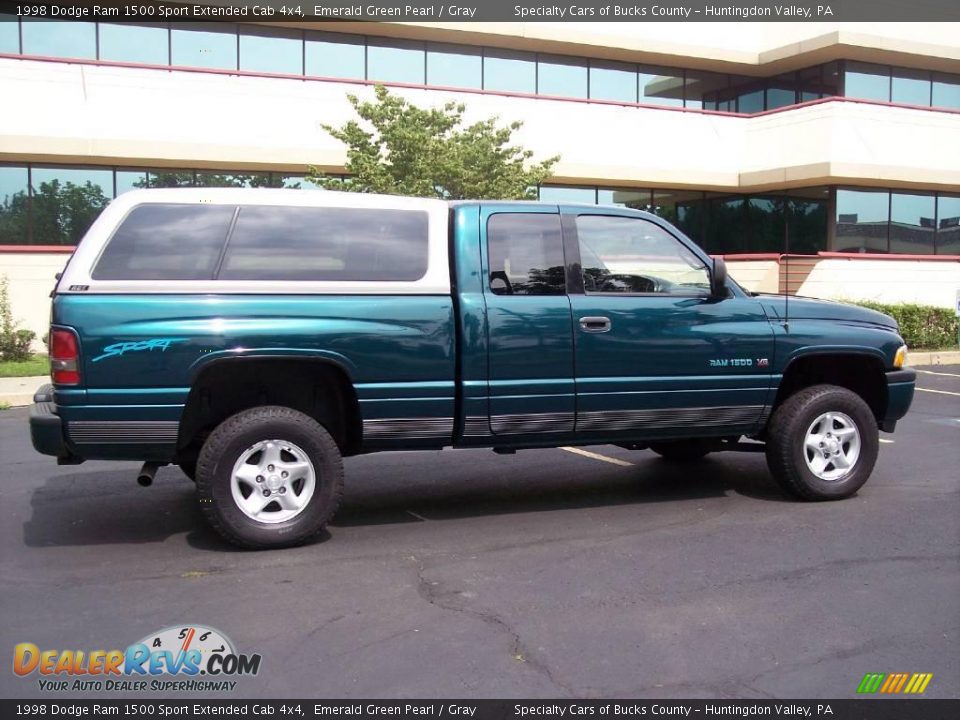 1998 Dodge Ram 1500 Sport Extended Cab 4x4 Emerald Green Pearl / Gray Photo #17