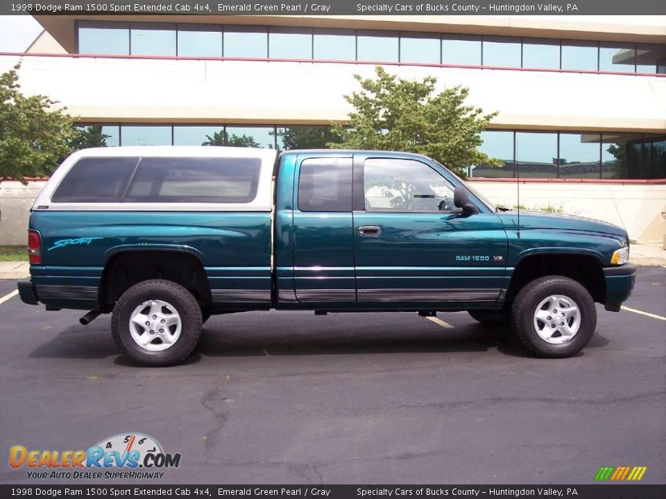 1998 Dodge Ram 1500 Sport Extended Cab 4x4 Emerald Green Pearl / Gray Photo #18