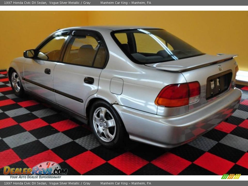 1997 Honda Civic DX Sedan Vogue Silver Metallic / Gray Photo 4