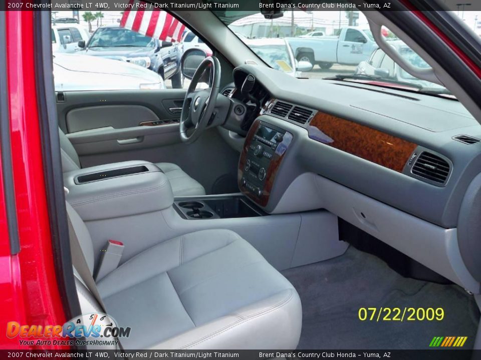 2007 Chevrolet Avalanche LT 4WD Victory Red / Dark Titanium/Light Titanium Photo #2