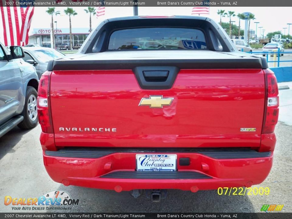 2007 Chevrolet Avalanche LT 4WD Victory Red / Dark Titanium/Light Titanium Photo #5