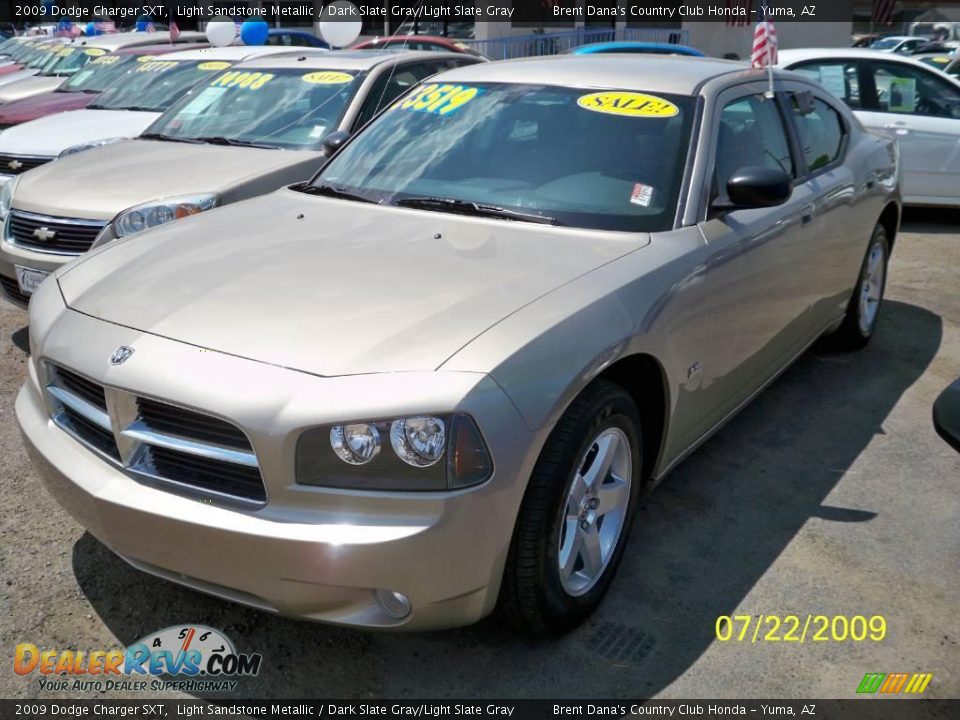2009 Dodge Charger SXT Light Sandstone Metallic / Dark Slate Gray/Light Slate Gray Photo #3