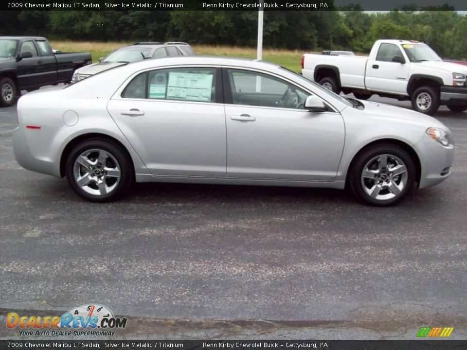 2009 Chevrolet Malibu LT Sedan Silver Ice Metallic / Titanium Photo #5