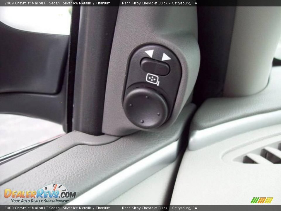 2009 Chevrolet Malibu LT Sedan Silver Ice Metallic / Titanium Photo #22