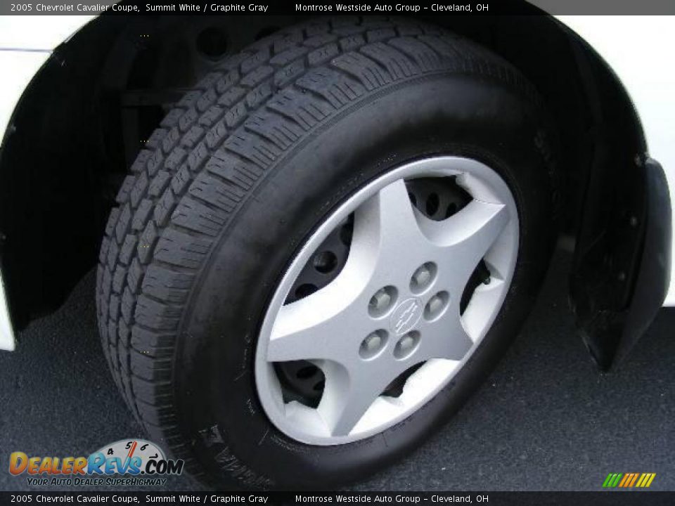 2005 Chevrolet Cavalier Coupe Summit White / Graphite Gray Photo #26