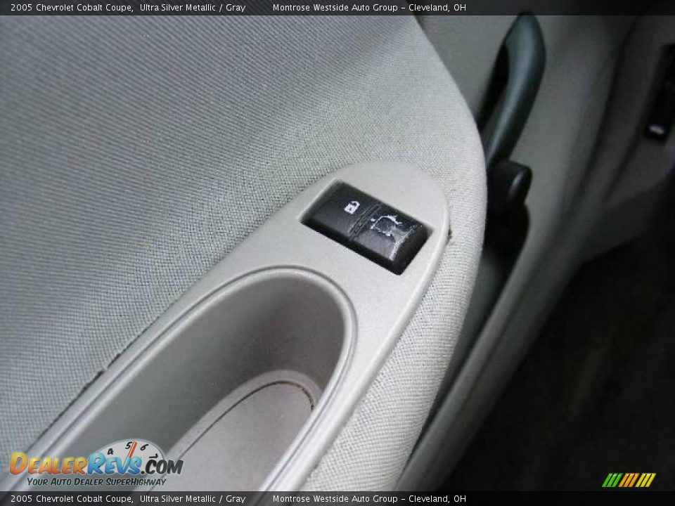 2005 Chevrolet Cobalt Coupe Ultra Silver Metallic / Gray Photo #23