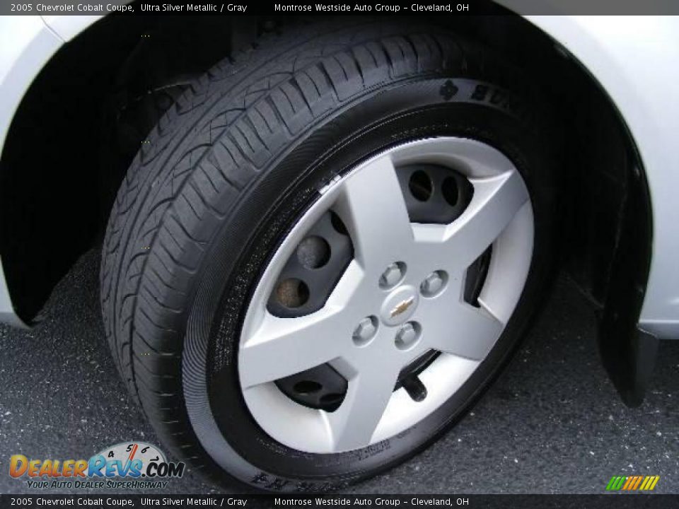 2005 Chevrolet Cobalt Coupe Ultra Silver Metallic / Gray Photo #28
