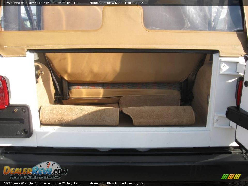 1997 Jeep Wrangler Sport 4x4 Stone White / Tan Photo #11