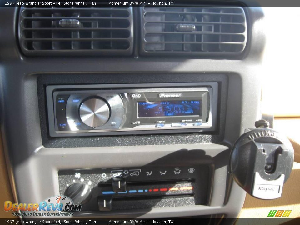 1997 Jeep Wrangler Sport 4x4 Stone White / Tan Photo #16