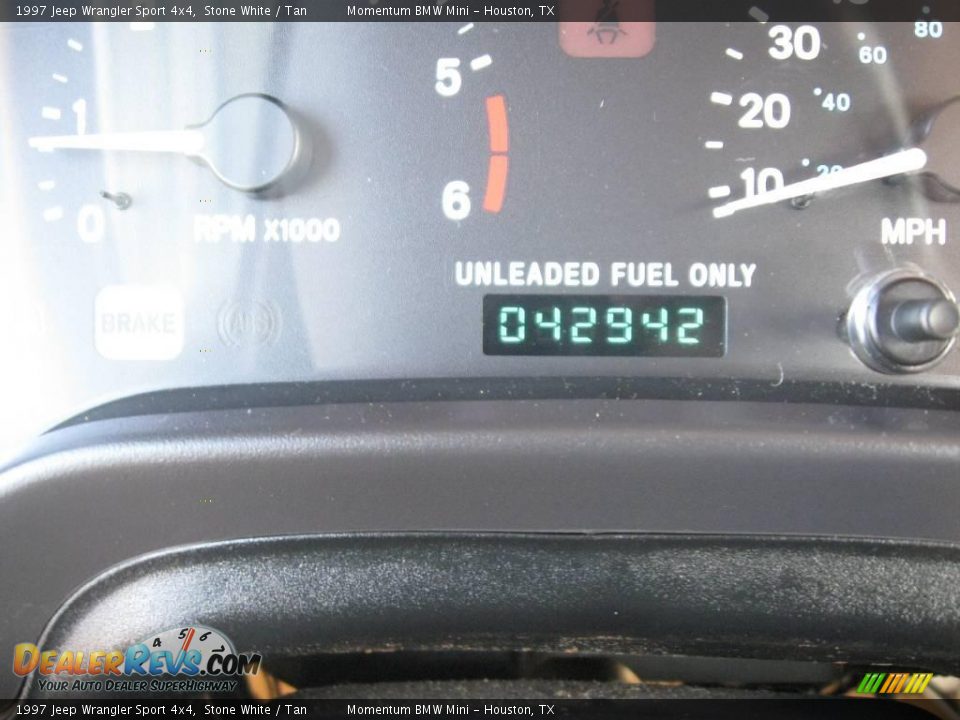 1997 Jeep Wrangler Sport 4x4 Stone White / Tan Photo #17