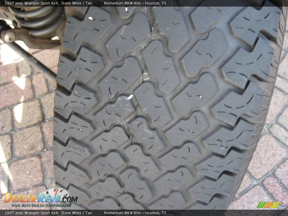 1997 Jeep Wrangler Sport 4x4 Stone White / Tan Photo #18