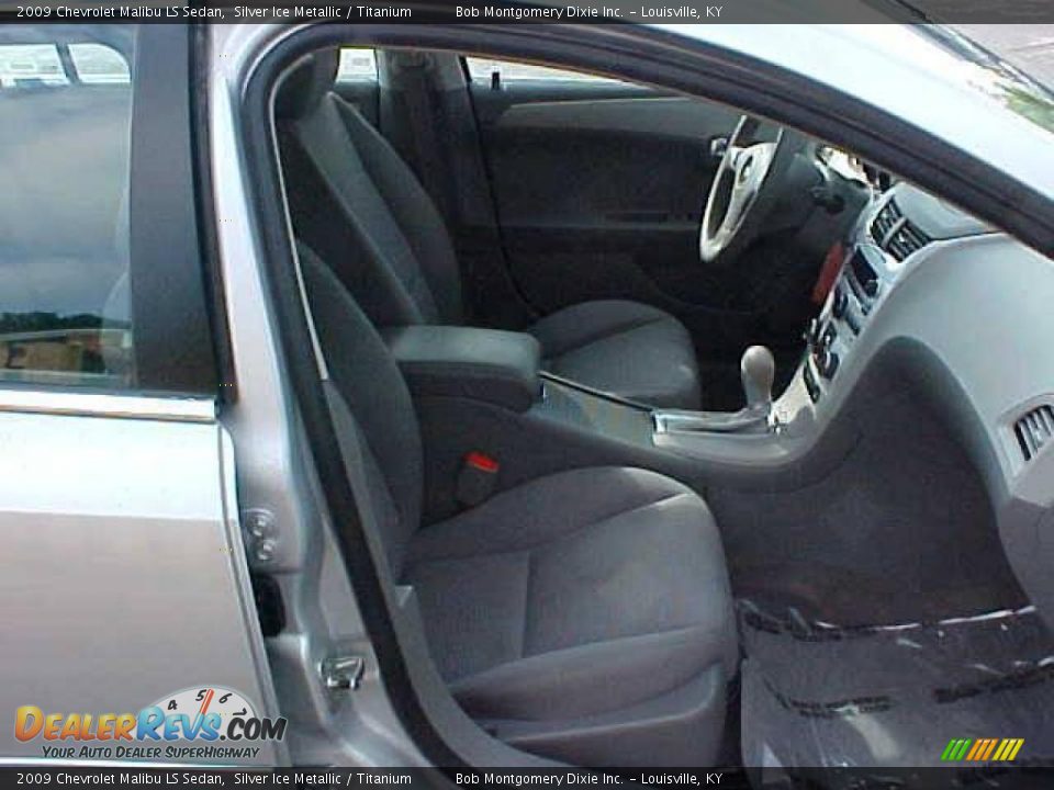 2009 Chevrolet Malibu LS Sedan Silver Ice Metallic / Titanium Photo #5
