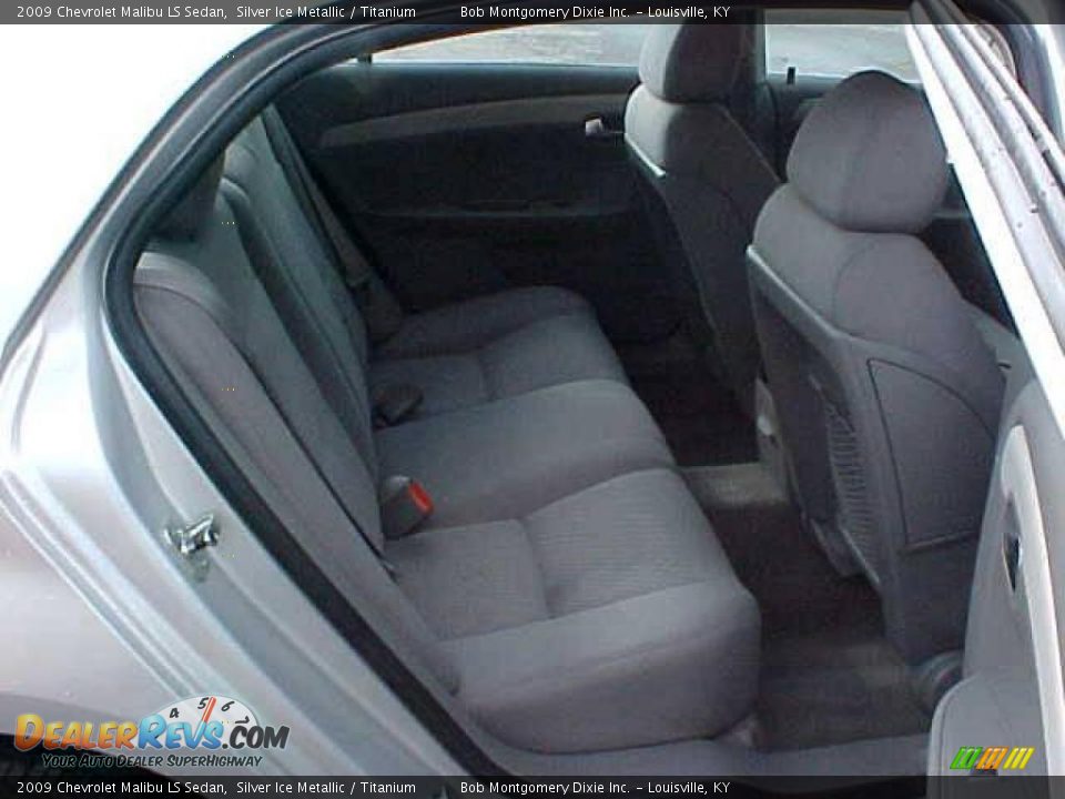 2009 Chevrolet Malibu LS Sedan Silver Ice Metallic / Titanium Photo #7