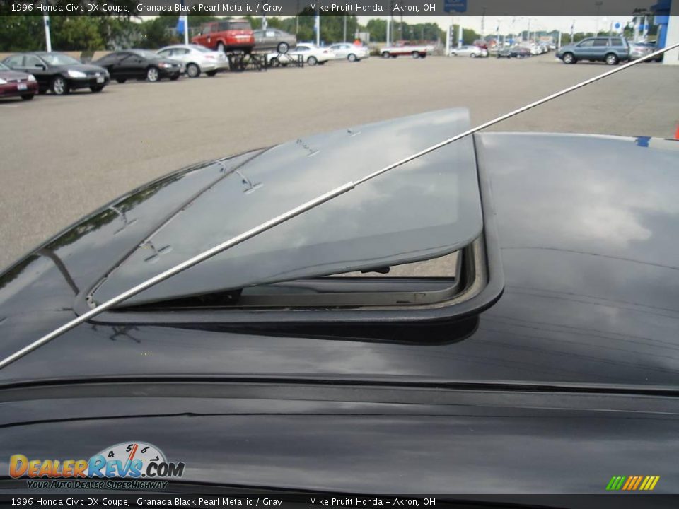 1996 Honda Civic DX Coupe Granada Black Pearl Metallic / Gray Photo #12