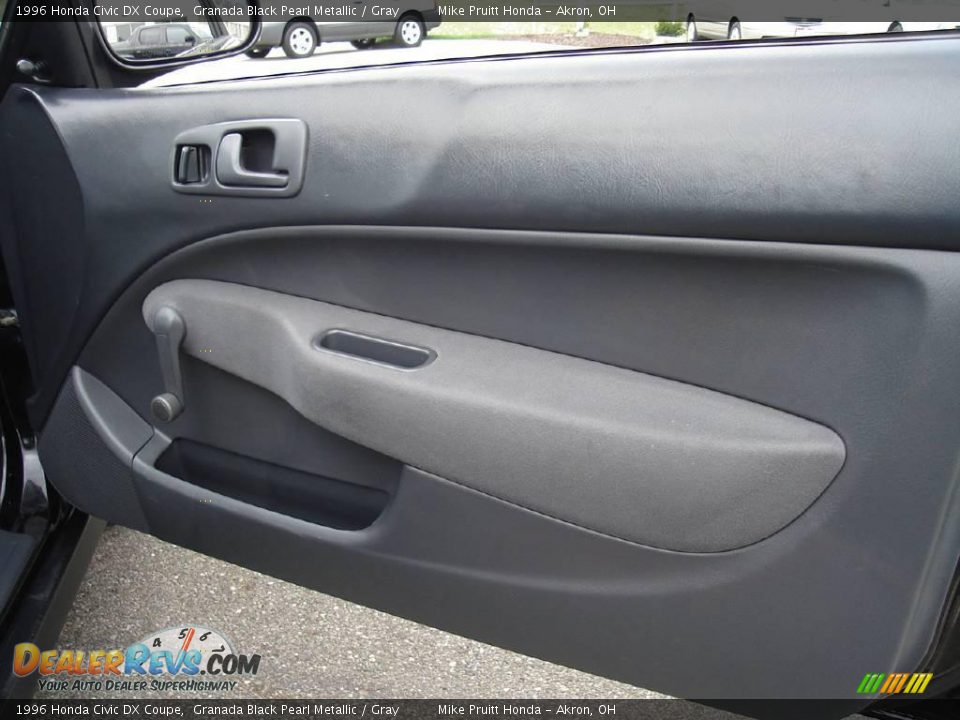 1996 Honda Civic DX Coupe Granada Black Pearl Metallic / Gray Photo #17