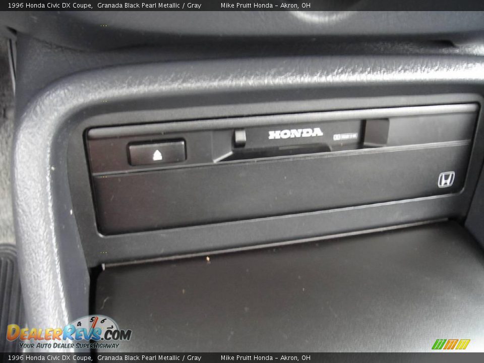 1996 Honda Civic DX Coupe Granada Black Pearl Metallic / Gray Photo #25