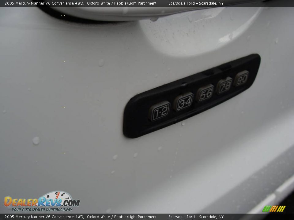 2005 Mercury Mariner V6 Convenience 4WD Oxford White / Pebble/Light Parchment Photo #9