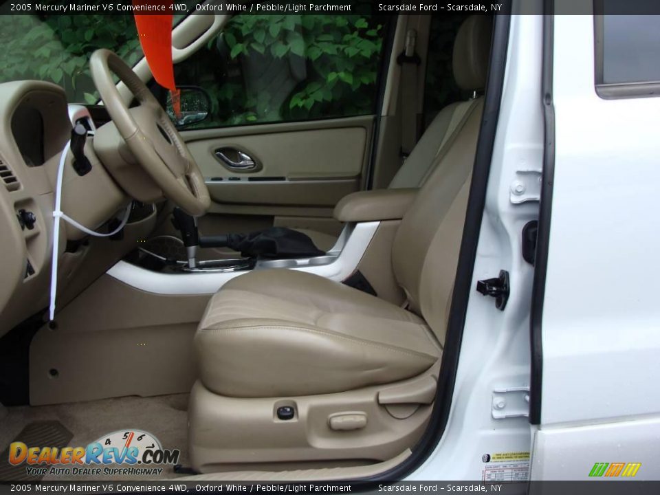 2005 Mercury Mariner V6 Convenience 4WD Oxford White / Pebble/Light Parchment Photo #11