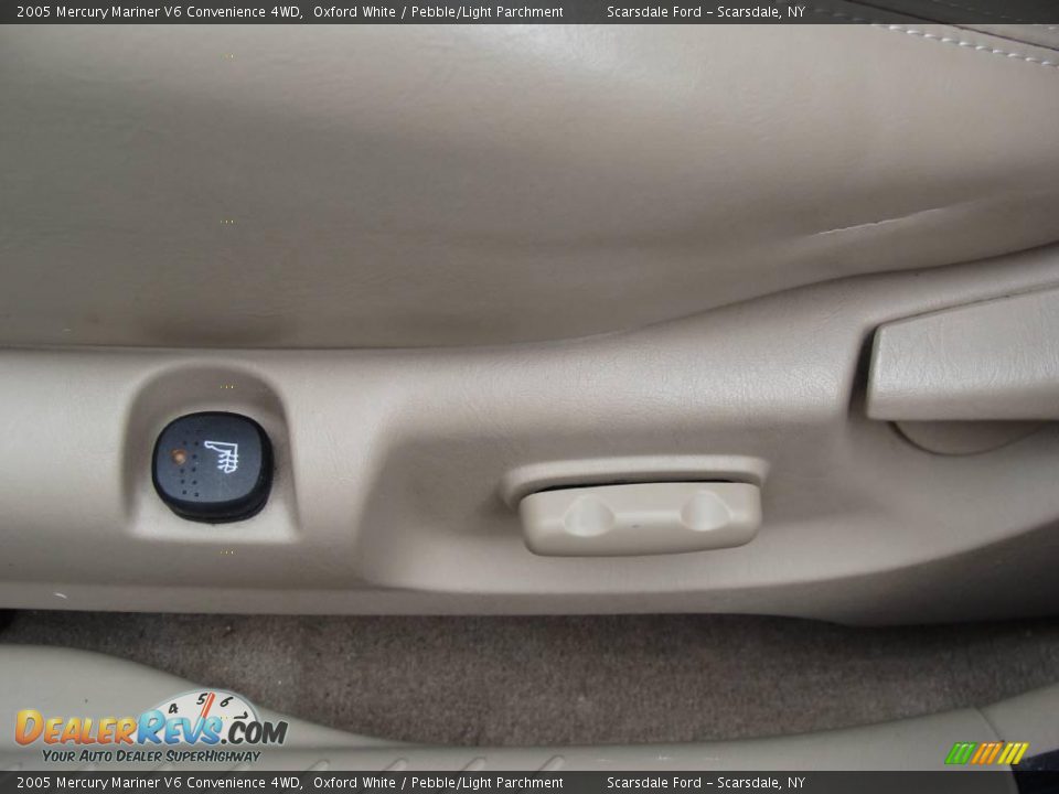 2005 Mercury Mariner V6 Convenience 4WD Oxford White / Pebble/Light Parchment Photo #12