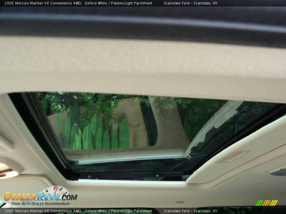 2005 Mercury Mariner V6 Convenience 4WD Oxford White / Pebble/Light Parchment Photo #13