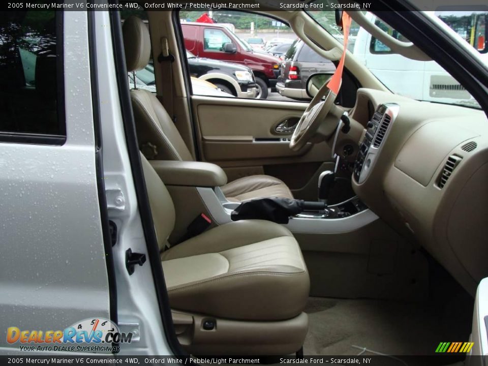 2005 Mercury Mariner V6 Convenience 4WD Oxford White / Pebble/Light Parchment Photo #15