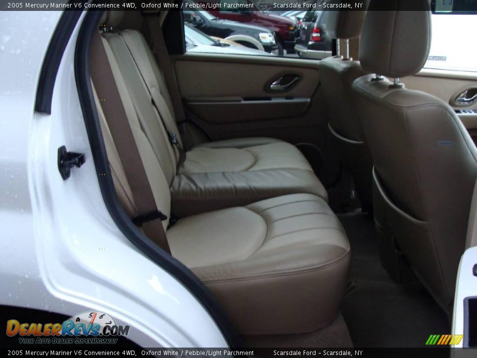 2005 Mercury Mariner V6 Convenience 4WD Oxford White / Pebble/Light Parchment Photo #16
