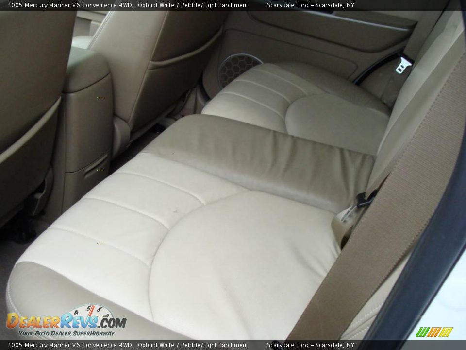 2005 Mercury Mariner V6 Convenience 4WD Oxford White / Pebble/Light Parchment Photo #17