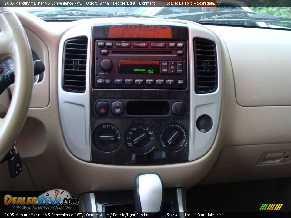 2005 Mercury Mariner V6 Convenience 4WD Oxford White / Pebble/Light Parchment Photo #20
