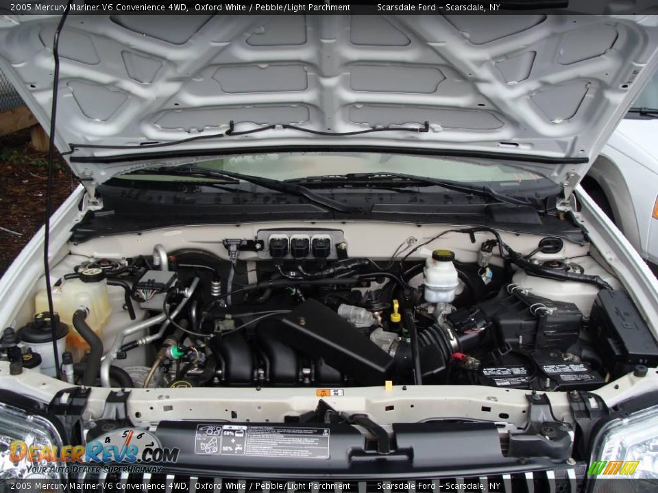 2005 Mercury Mariner V6 Convenience 4WD Oxford White / Pebble/Light Parchment Photo #25