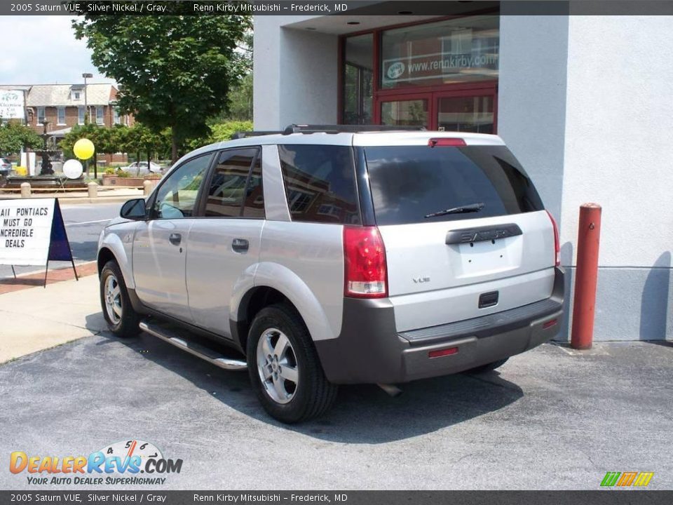 2005 Saturn VUE Silver Nickel / Gray Photo #4