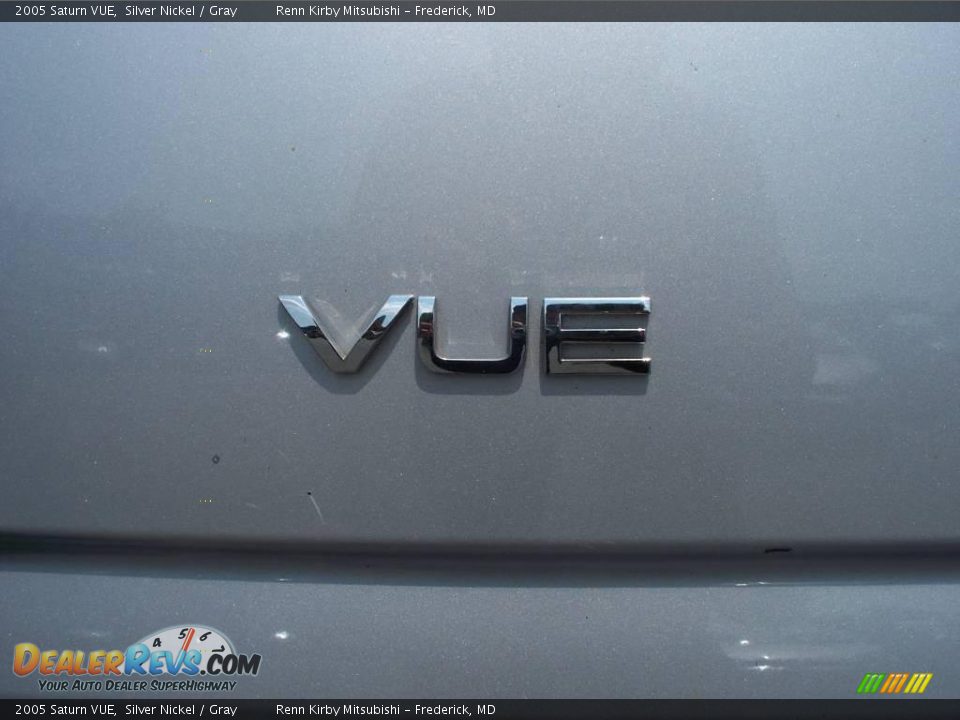 2005 Saturn VUE Silver Nickel / Gray Photo #6