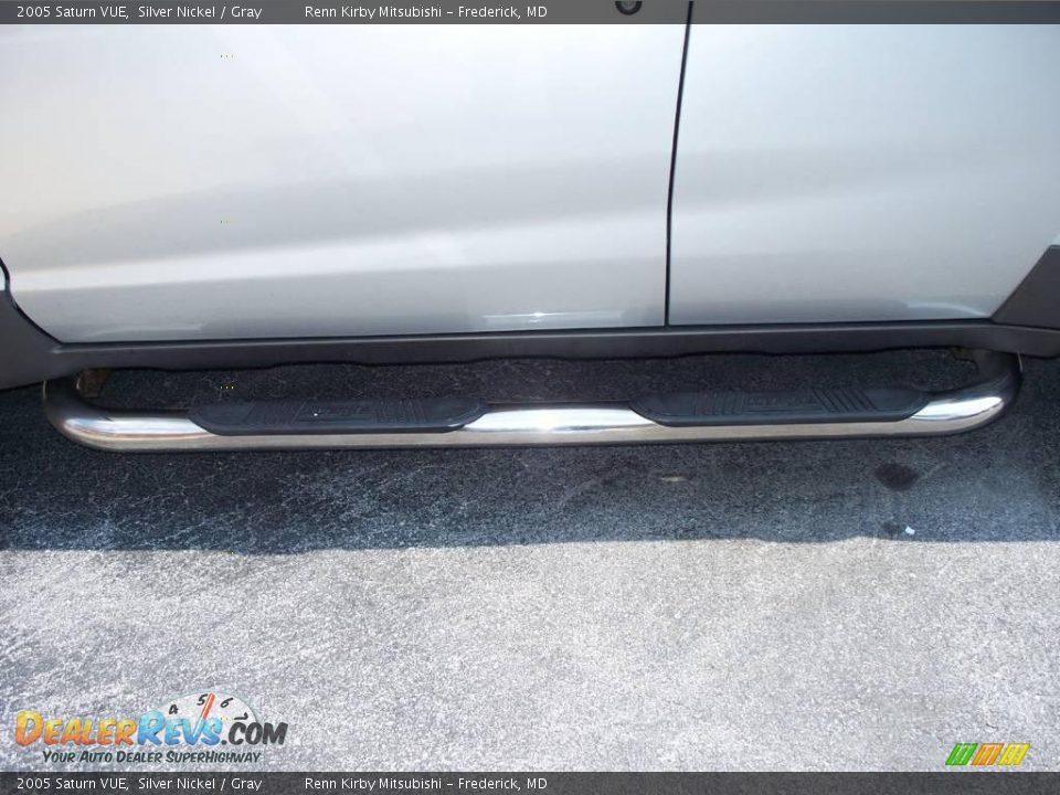 2005 Saturn VUE Silver Nickel / Gray Photo #9