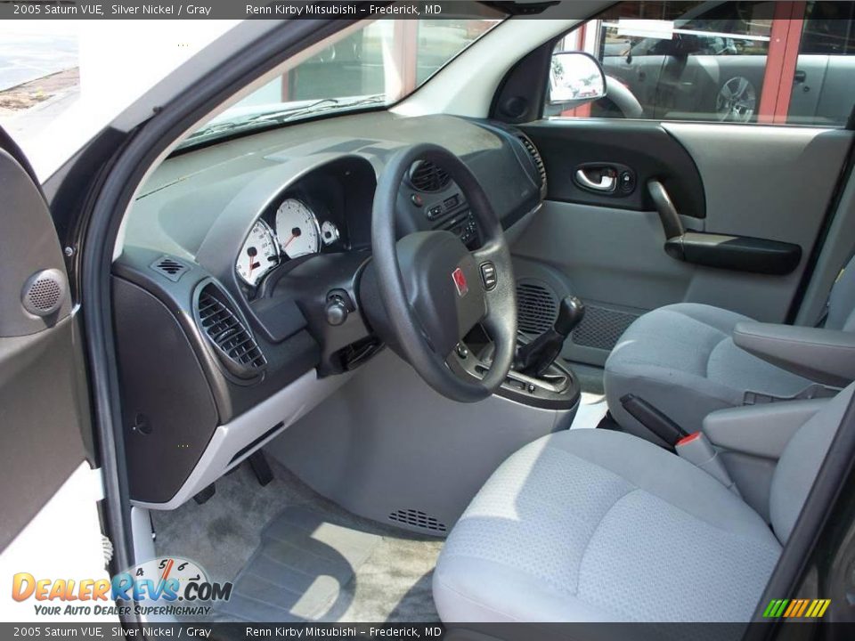 2005 Saturn VUE Silver Nickel / Gray Photo #10