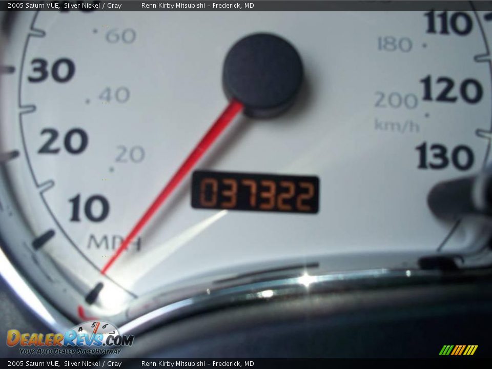 2005 Saturn VUE Silver Nickel / Gray Photo #13