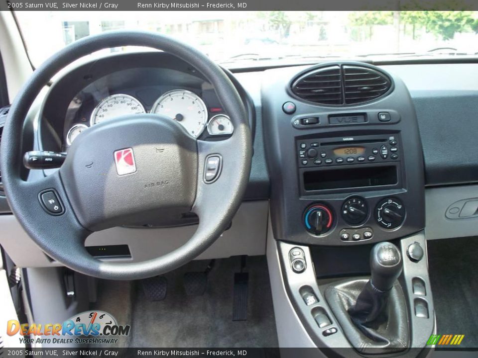 2005 Saturn VUE Silver Nickel / Gray Photo #15