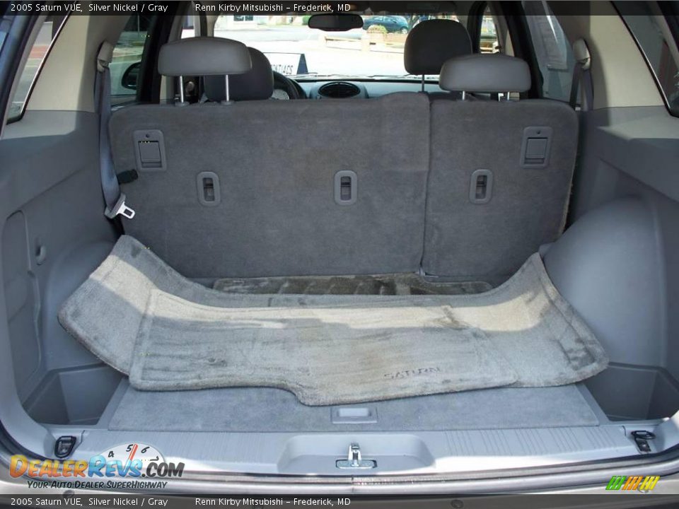 2005 Saturn VUE Silver Nickel / Gray Photo #17