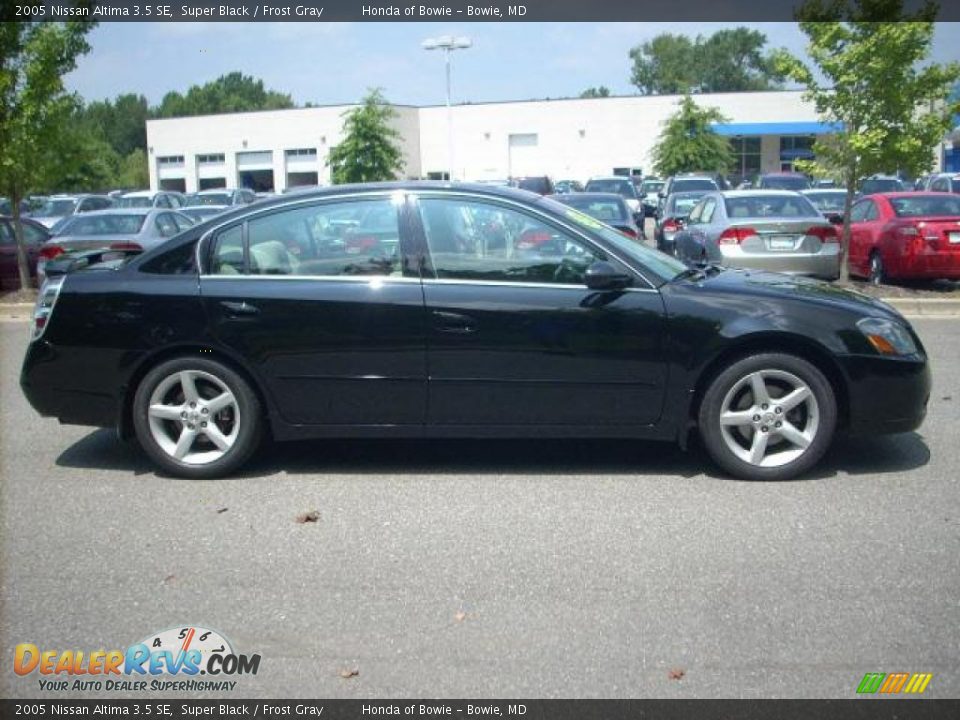 2005 Nissan Altima 3.5 SE Super Black / Frost Gray Photo #2
