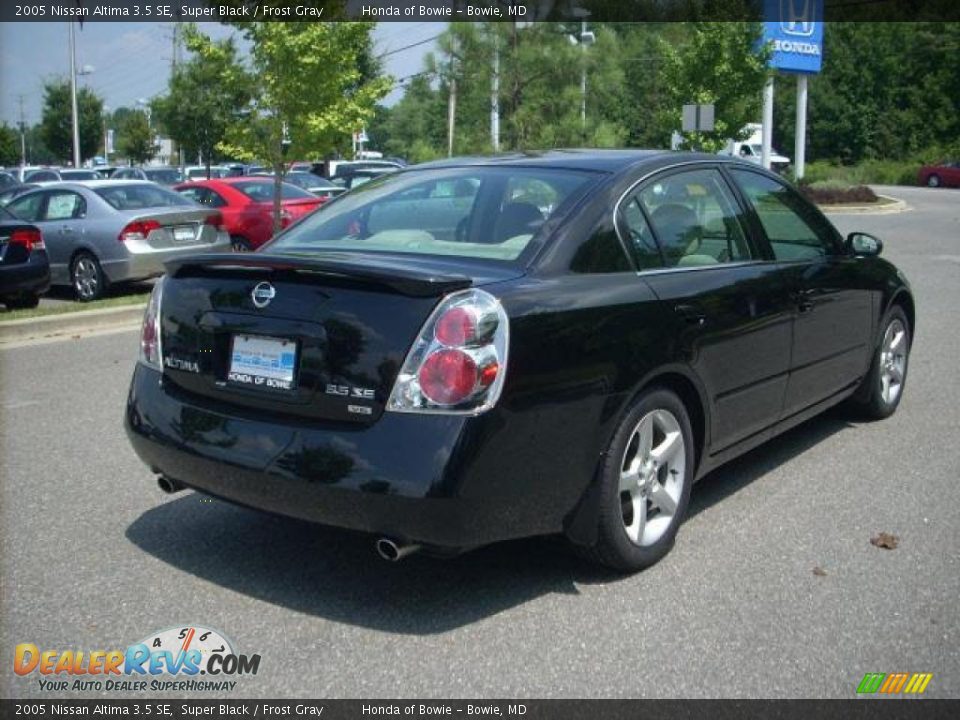 2005 Nissan Altima 3.5 SE Super Black / Frost Gray Photo #3