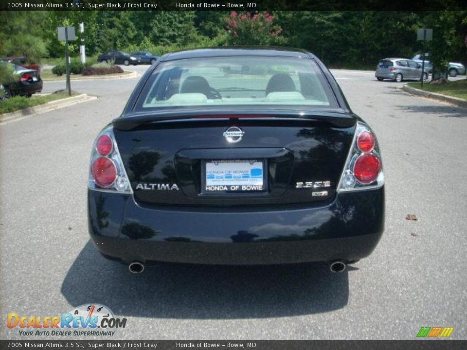 2005 Nissan Altima 3.5 SE Super Black / Frost Gray Photo #4