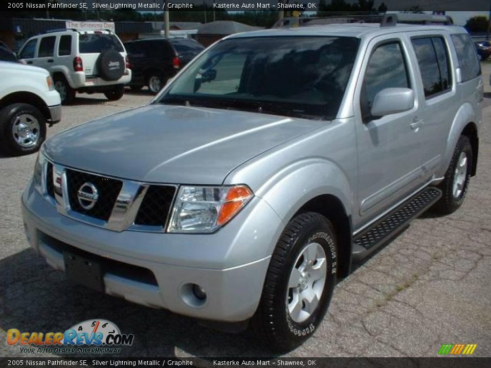 2005 Nissan Pathfinder SE Silver Lightning Metallic / Graphite Photo #1