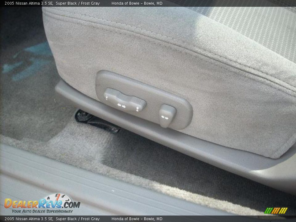 2005 Nissan Altima 3.5 SE Super Black / Frost Gray Photo #12