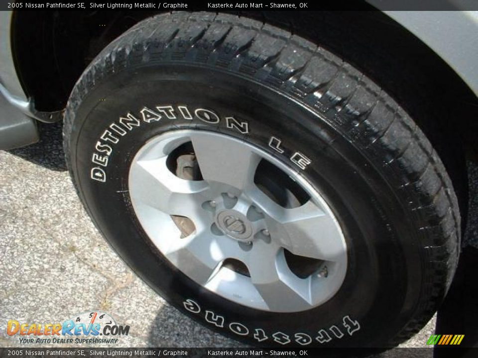 2005 Nissan Pathfinder SE Silver Lightning Metallic / Graphite Photo #6