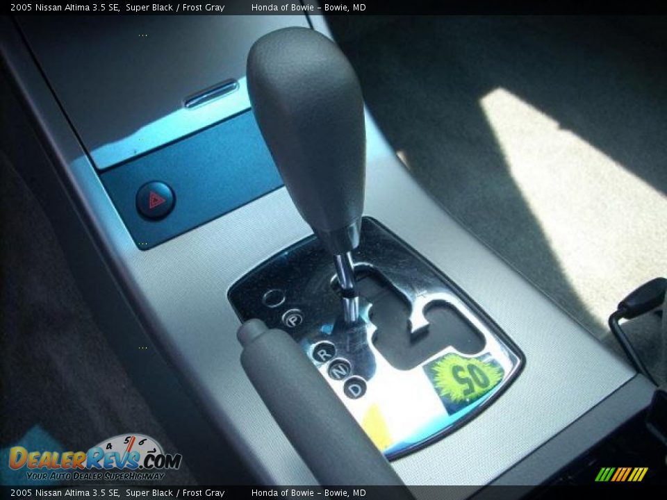 2005 Nissan Altima 3.5 SE Super Black / Frost Gray Photo #15