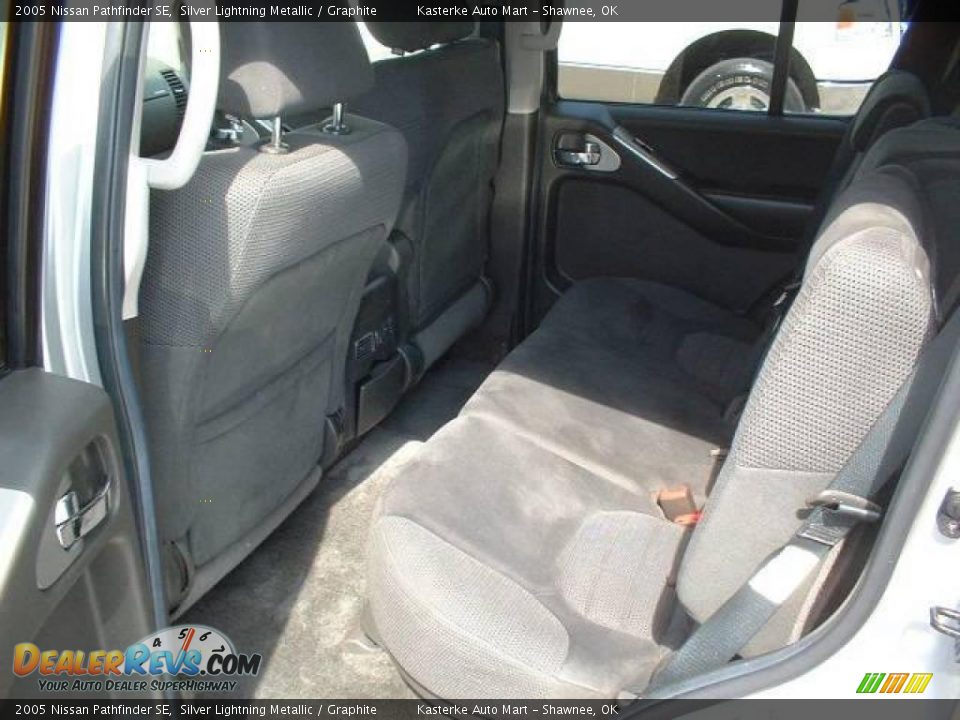 2005 Nissan Pathfinder SE Silver Lightning Metallic / Graphite Photo #9