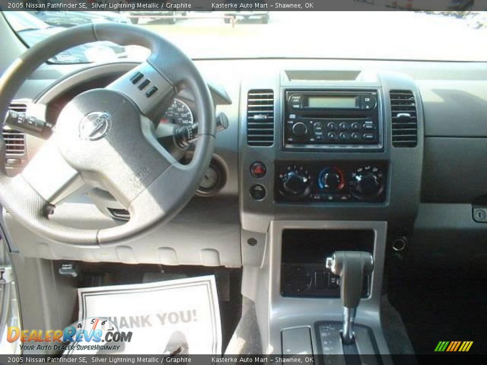 2005 Nissan Pathfinder SE Silver Lightning Metallic / Graphite Photo #10