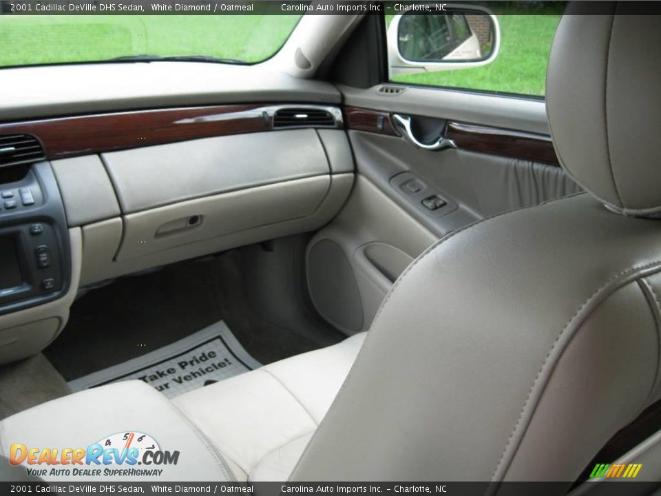 2001 Cadillac DeVille DHS Sedan White Diamond / Oatmeal Photo #12