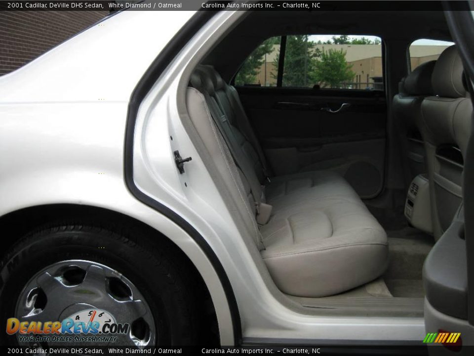 2001 Cadillac DeVille DHS Sedan White Diamond / Oatmeal Photo #23