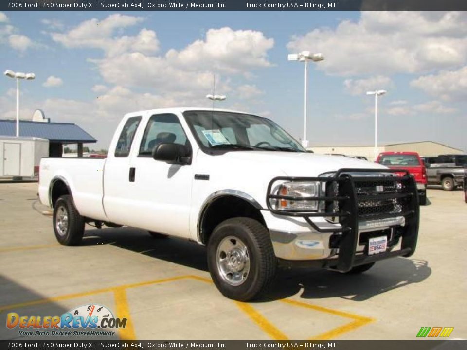 2006 Ford F250 Super Duty XLT SuperCab 4x4 Oxford White / Medium Flint Photo #3
